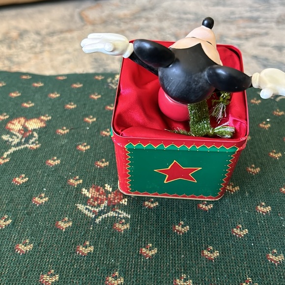 Disney’s Disney’s store exclusive Mickey in the box stocking holder - Picture 4 of 8